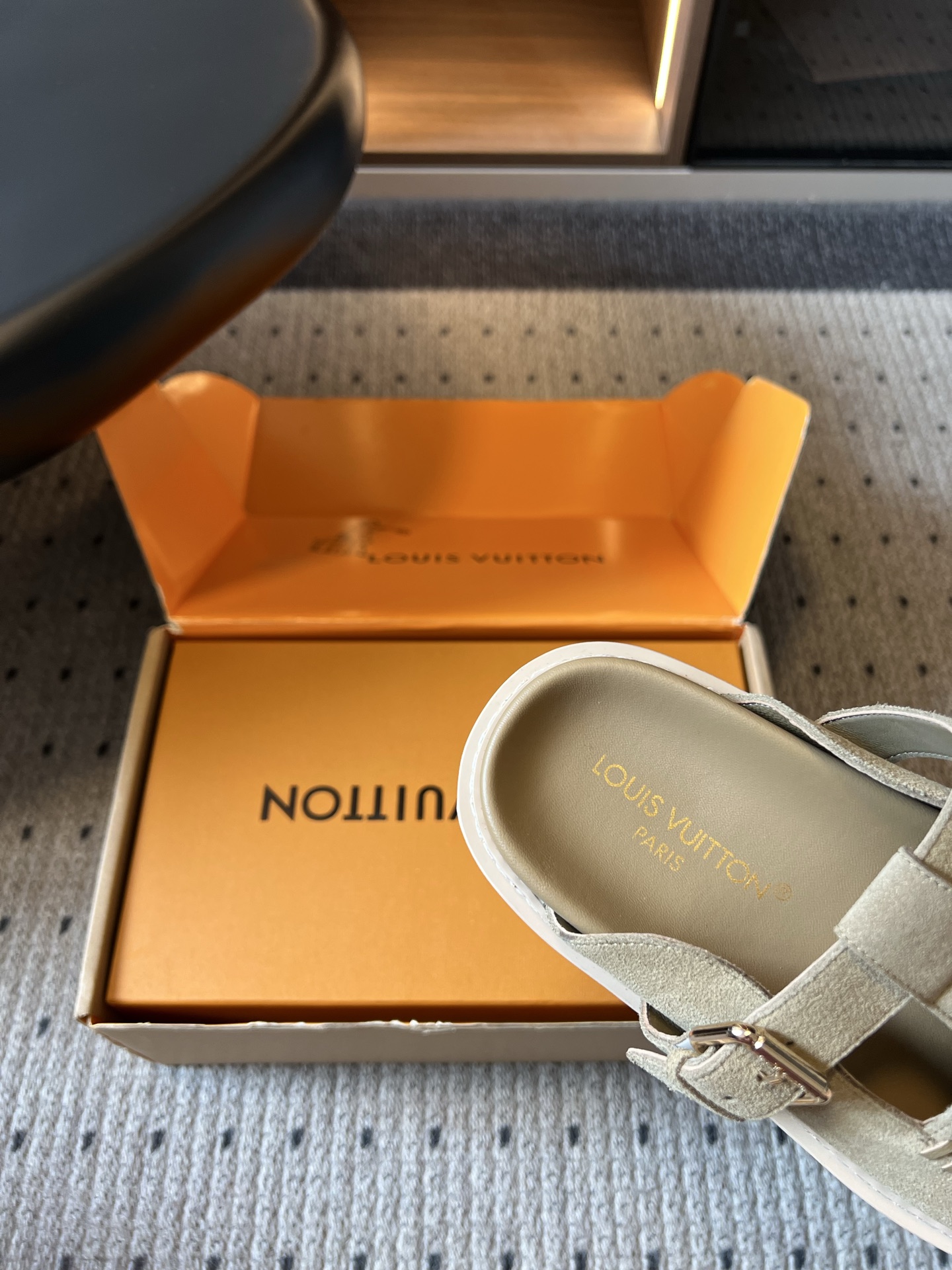 루이비통 신발 143155 Louis Vuitton Sandals 상세 이미지 8