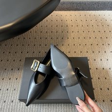 G213顶级Dymonlatr*26ss夏季新款尖头方扣单鞋 自带清冷贵气的知性氛围感,利落尖头上扬修饰脚型,加宽一字皮 G213顶级Dymonlatr*26ss夏季新款尖头方扣单鞋 自带清冷贵气的知性氛围感,利落尖头上扬修饰脚型,加宽一字皮