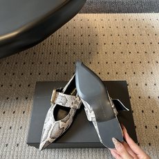 G213顶级Dymonlatr*26ss夏季新款尖头方扣单鞋 自带清冷贵气的知性氛围感,利落尖头上扬修饰脚型,加宽一字皮 G213顶级Dymonlatr*26ss夏季新款尖头方扣单鞋 自带清冷贵气的知性氛围感,利落尖头上扬修饰脚型,加宽一字皮