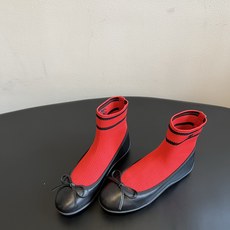 Chane*26ss夏季新款拼接针织蝴蝶结弹力短靴 自带甜美精致复古氛围感的弹力针织短靴,圆润的芭蕾圆头,鞋头采用真皮搭 Chane*26ss夏季新款拼接针织蝴蝶结弹力短靴 自带甜美精致复古氛围感的弹力针织短靴,圆润的芭蕾圆头,鞋头采用真皮搭