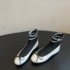 Chane*26ss夏季新款拼接针织蝴蝶结弹力短靴 自带甜美精致复古氛围感的弹力针织短靴,圆润的芭蕾圆头,鞋头采用真皮搭 Chane*26ss夏季新款拼接针织蝴蝶结弹力短靴 自带甜美精致复古氛围感的弹力针织短靴,圆润的芭蕾圆头,鞋头采用真皮搭