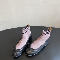 Chane*26ss夏季新款拼接针织蝴蝶结弹力短靴 自带甜美精致复古氛围感的弹力针织短靴,圆润的芭蕾圆头,鞋头采用真皮搭 Chane*26ss夏季新款拼接针织蝴蝶结弹力短靴 自带甜美精致复古氛围感的弹力针织短靴,圆润的芭蕾圆头,鞋头采用真皮搭