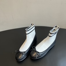 Chane*26ss夏季新款拼接针织蝴蝶结弹力短靴 自带甜美精致复古氛围感的弹力针织短靴,圆润的芭蕾圆头,鞋头采用真皮搭 Chane*26ss夏季新款拼接针织蝴蝶结弹力短靴 自带甜美精致复古氛围感的弹力针织短靴,圆润的芭蕾圆头,鞋头采用真皮搭