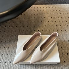 Khait* 26ss春夏新款软皮尖头平底单鞋 自带清冷极简松弛氛围感的四季尖头平底单鞋,流畅纤细的尖头鞋型,鞋口自然形 Khait* 26ss春夏新款软皮尖头平底单鞋 自带清冷极简松弛氛围感的四季尖头平底单鞋,流畅纤细的尖头鞋型,鞋口自然形