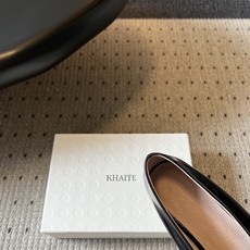 Khait* 26ss春夏新款软皮尖头平底单鞋 自带清冷极简松弛氛围感的四季尖头平底单鞋,流畅纤细的尖头鞋型,鞋口自然形 Khait* 26ss春夏新款软皮尖头平底单鞋 自带清冷极简松弛氛围感的四季尖头平底单鞋,流畅纤细的尖头鞋型,鞋口自然形