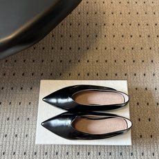 Khait* 26ss春夏新款软皮尖头平底单鞋 自带清冷极简松弛氛围感的四季尖头平底单鞋,流畅纤细的尖头鞋型,鞋口自然形 Khait* 26ss春夏新款软皮尖头平底单鞋 自带清冷极简松弛氛围感的四季尖头平底单鞋,流畅纤细的尖头鞋型,鞋口自然形