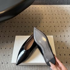 Khait* 26ss春夏新款软皮尖头平底单鞋 自带清冷极简松弛氛围感的四季尖头平底单鞋,流畅纤细的尖头鞋型,鞋口自然形 Khait* 26ss春夏新款软皮尖头平底单鞋 自带清冷极简松弛氛围感的四季尖头平底单鞋,流畅纤细的尖头鞋型,鞋口自然形