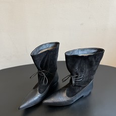 Dymonlatr*26ss夏季新款布洛克尖头拼接系带堆堆短靴 自带松弛复古文艺氛围感的平底短靴,修长尖头搭配布洛克雕花 Dymonlatr*26ss夏季新款布洛克尖头拼接系带堆堆短靴 自带松弛复古文艺氛围感的平底短靴,修长尖头搭配布洛克雕花