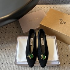 G277高品质 Jimmy Cho*26ss夏季新款宝石扣平底单鞋 自带复古贵气轻奢氛围感的四季尖头平底单鞋,柔和小尖头 G277高品质 Jimmy Cho*26ss夏季新款宝石扣平底单鞋 自带复古贵气轻奢氛围感的四季尖头平底单鞋,柔和小尖头