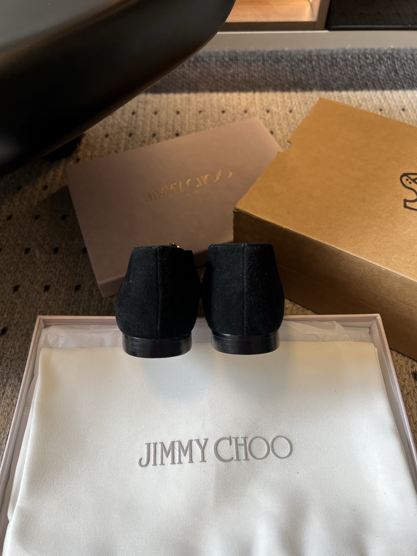 G277高品质 Jimmy Cho*26ss夏季新款宝石扣平底单鞋 自带复古贵气轻奢氛围感的四季尖头平底单鞋，柔和小尖头
