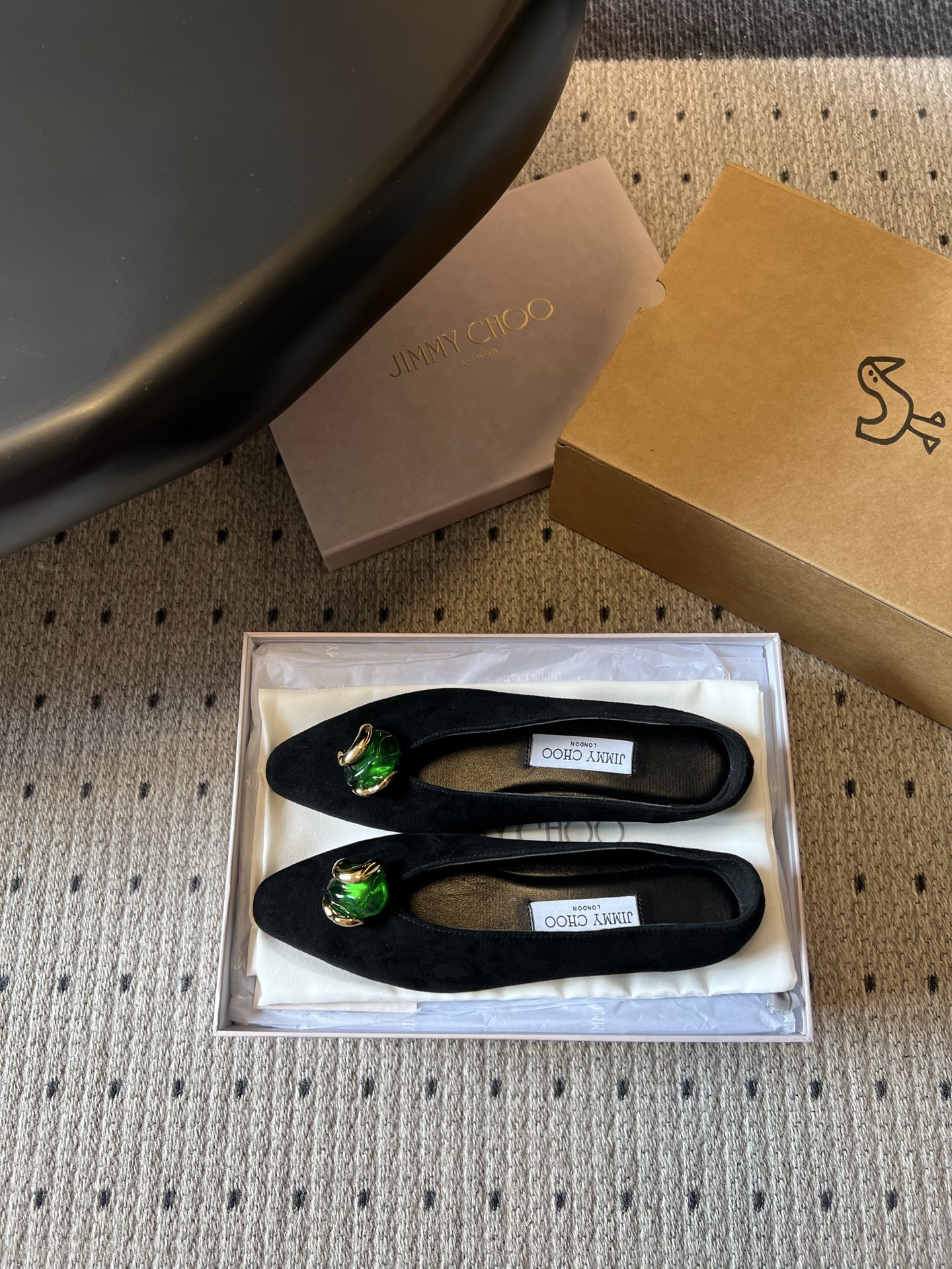 G277高品质 Jimmy Cho*26ss夏季新款宝石扣平底单鞋 自带复古贵气轻奢氛围感的四季尖头平底单鞋，柔和小尖头
