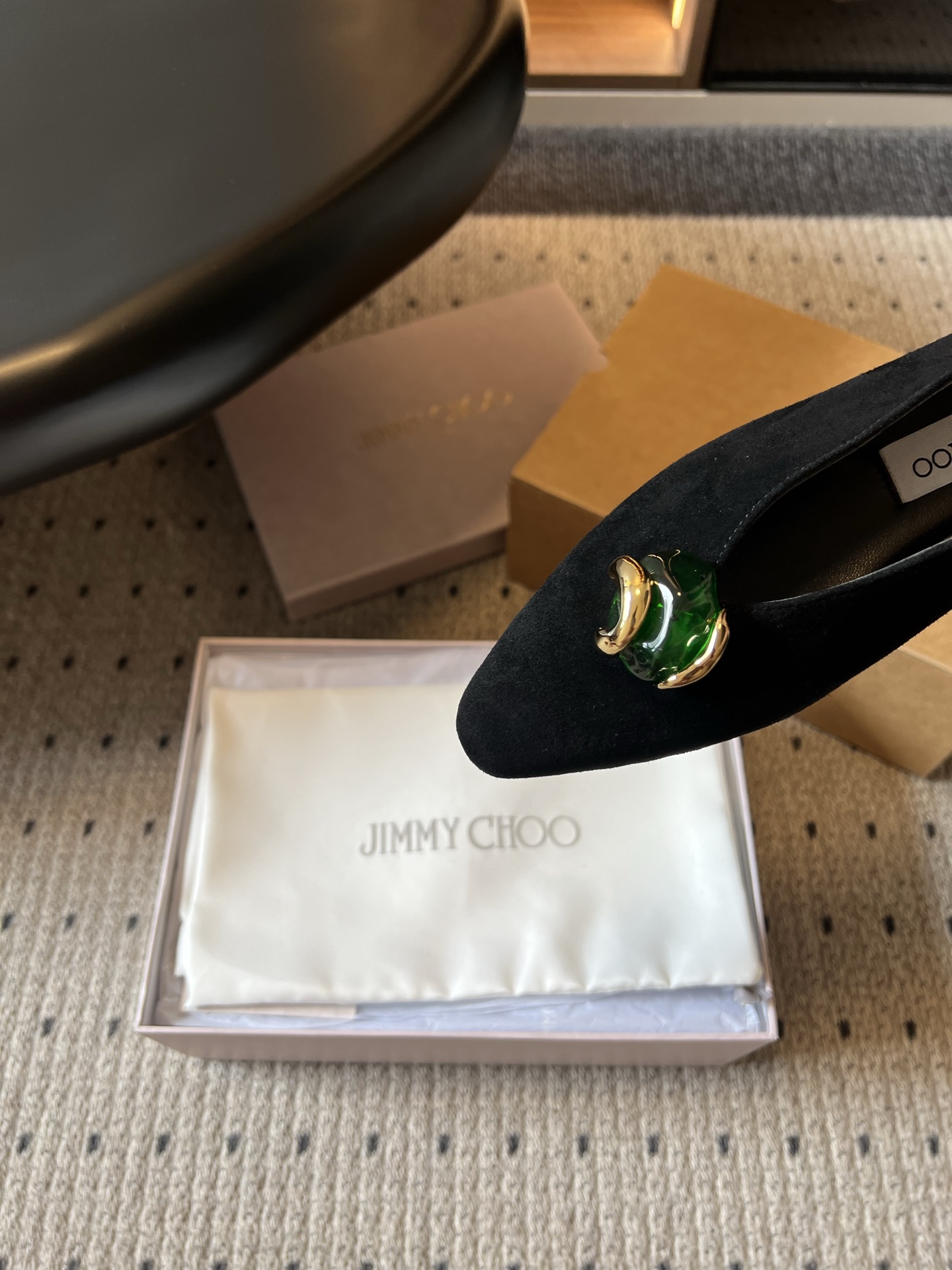 G277高品质 Jimmy Cho*26ss夏季新款宝石扣平底单鞋 自带复古贵气轻奢氛围感的四季尖头平底单鞋，柔和小尖头