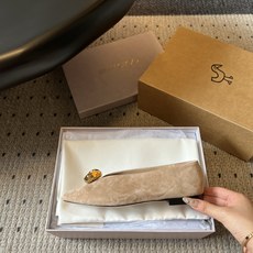 G277高品质 Jimmy Cho*26ss夏季新款宝石扣平底单鞋 自带复古贵气轻奢氛围感的四季尖头平底单鞋,柔和小尖头 G277高品质 Jimmy Cho*26ss夏季新款宝石扣平底单鞋 自带复古贵气轻奢氛围感的四季尖头平底单鞋,柔和小尖头