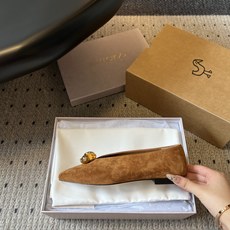 G277高品质 Jimmy Cho*26ss夏季新款宝石扣平底单鞋 自带复古贵气轻奢氛围感的四季尖头平底单鞋,柔和小尖头 G277高品质 Jimmy Cho*26ss夏季新款宝石扣平底单鞋 自带复古贵气轻奢氛围感的四季尖头平底单鞋,柔和小尖头