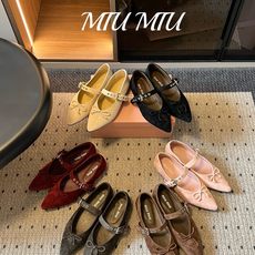 G879Miu Miu新款新款蝴蝶结尖头一字带玛丽珍平底鞋 自带温柔名媛的复古贵气氛围感,柔润尖头搭配小巧蝴蝶结,一字扣 G879Miu Miu新款新款蝴蝶结尖头一字带玛丽珍平底鞋 自带温柔名媛的复古贵气氛围感,柔润尖头搭配小巧蝴蝶结,一字扣