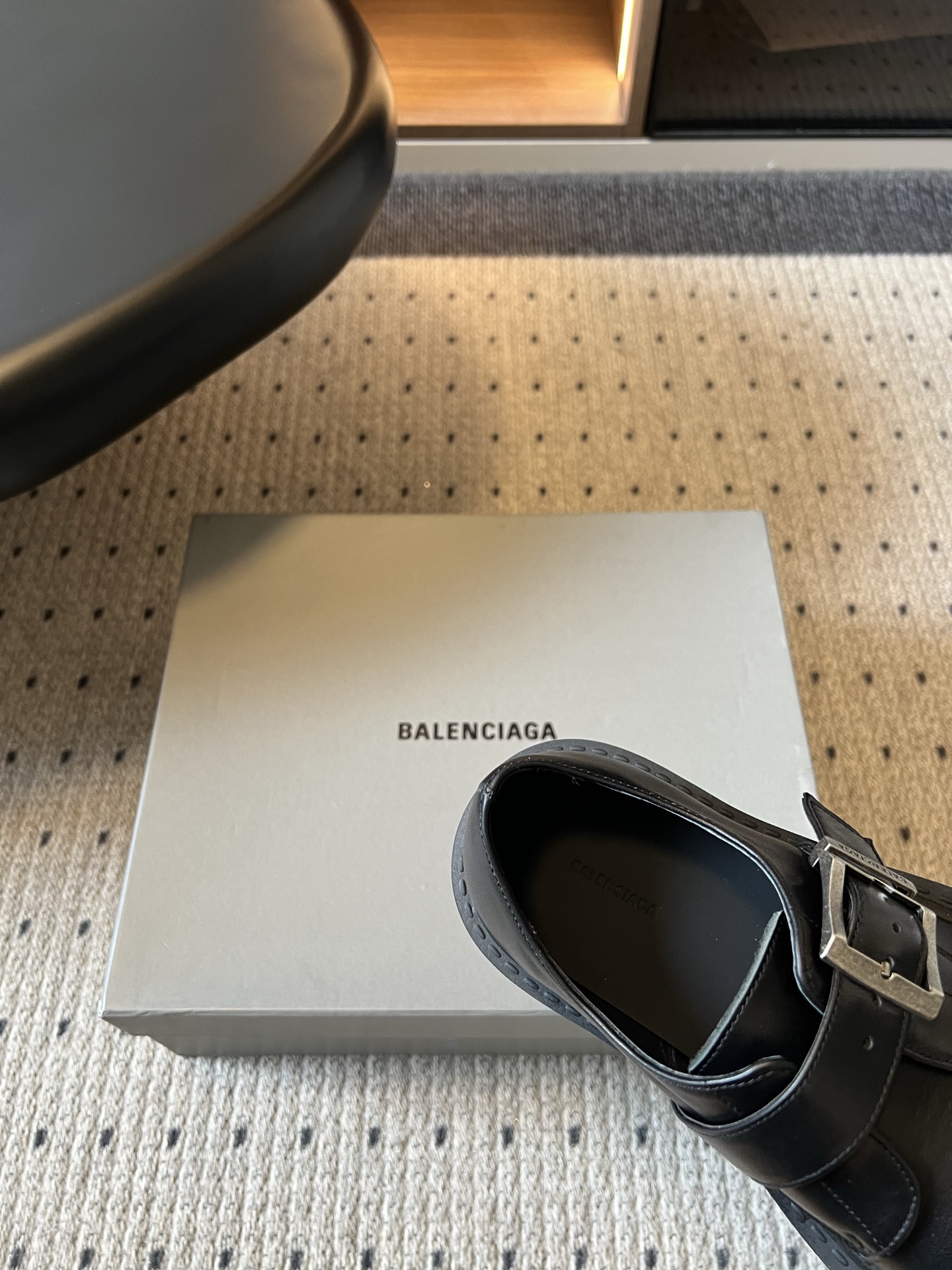 Balenciag*26ss夏季新款厚底德比鞋 自带酷飒复古高级氛围感的厚底德比乐福，鞋身线条硬朗有型，加宽鞋楦包容各种