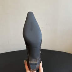 G102😀 COTEM* 26ss新款金属扣尖头低跟短靴 酷飒冷调的复古氛围感,修长尖头修饰脚型,靴身双层金属扣带点缀, G102😀 COTEM* 26ss新款金属扣尖头低跟短靴 酷飒冷调的复古氛围感,修长尖头修饰脚型,靴身双层金属扣带点缀,