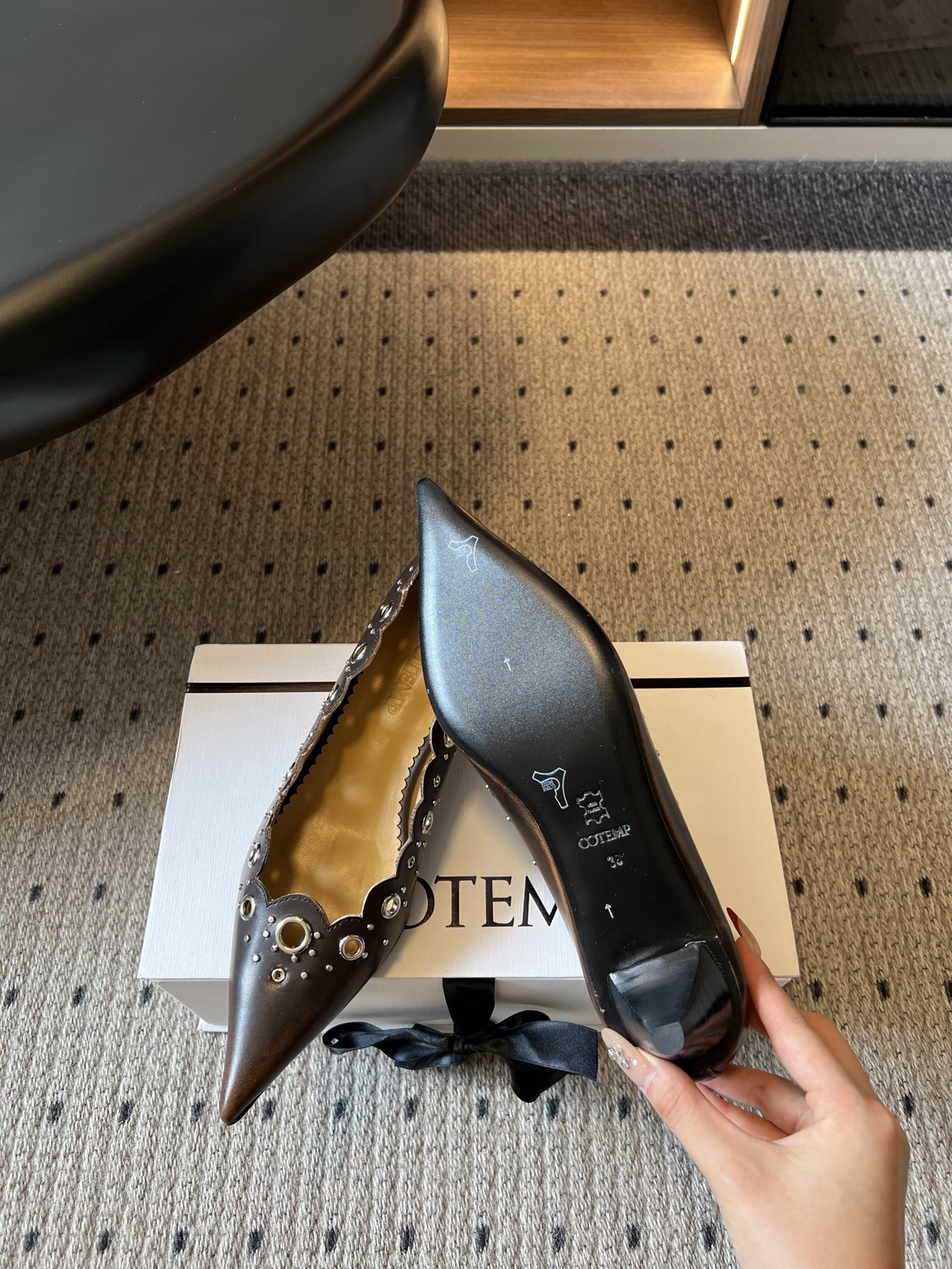 G102 COTEM* 26ss新款镂空花边玛丽珍鞋 自带松弛复古文艺氛围感的平底玛丽珍,圆润圆头搭配波浪花边鞋口,鞋身 G102 COTEM* 26ss新款镂空花边玛丽珍鞋 自带松弛复古文艺氛围感的平底玛丽珍,圆润圆头搭配波浪花边鞋口,鞋身