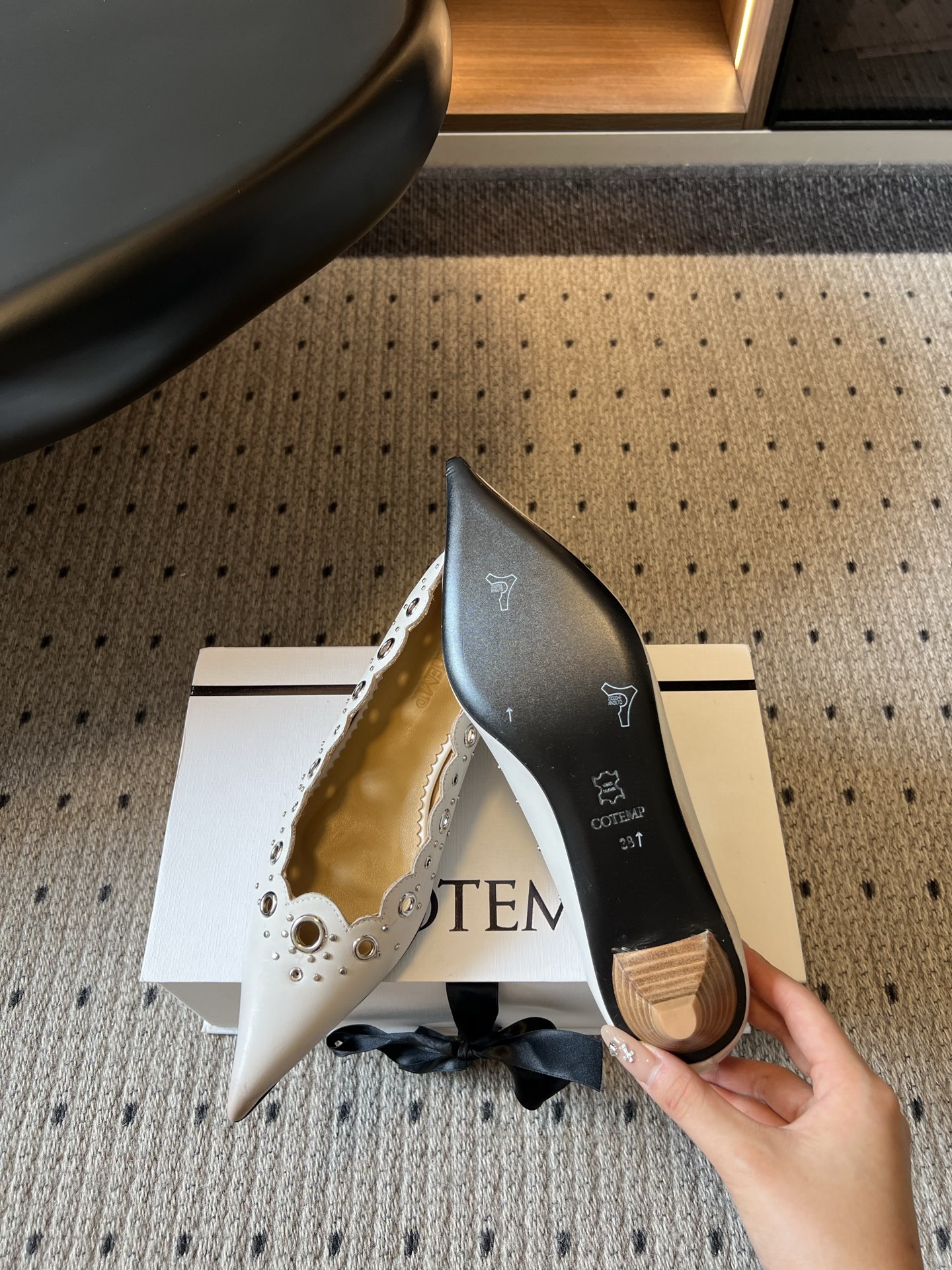 G102 COTEM* 26ss新款镂空花边玛丽珍鞋 自带松弛复古文艺氛围感的平底玛丽珍,圆润圆头搭配波浪花边鞋口,鞋身 G102 COTEM* 26ss新款镂空花边玛丽珍鞋 自带松弛复古文艺氛围感的平底玛丽珍,圆润圆头搭配波浪花边鞋口,鞋身
