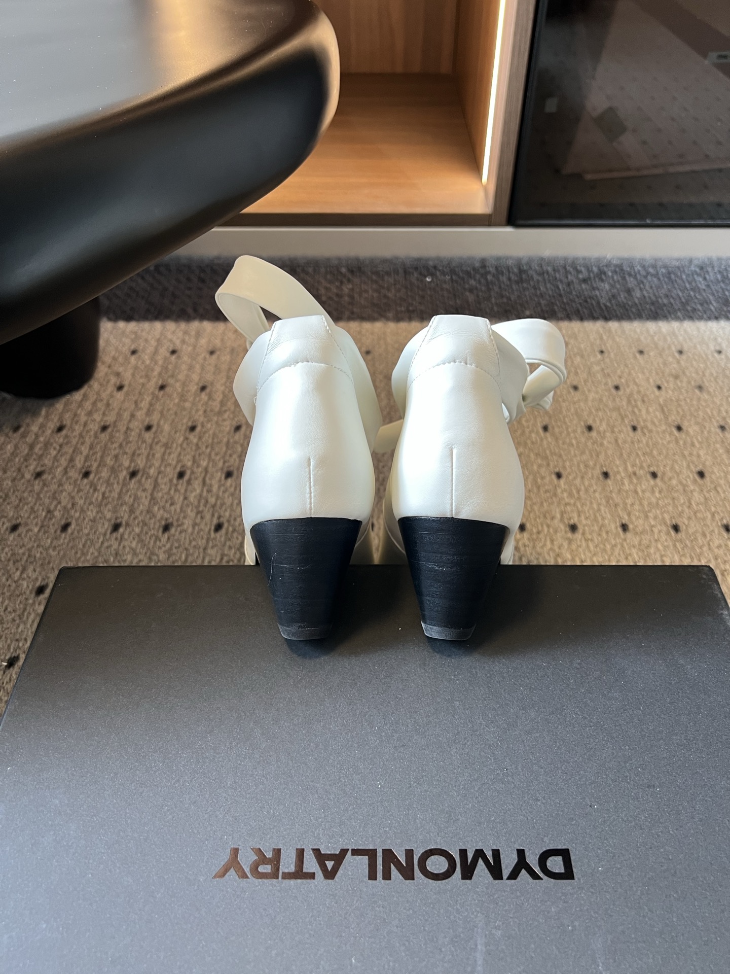 G213 Dymonlatr*26ss夏季新款绑带尖头低跟裸靴 自带温柔名媛氛围感的尖头短靴，利落修长尖头修饰脚型，T型