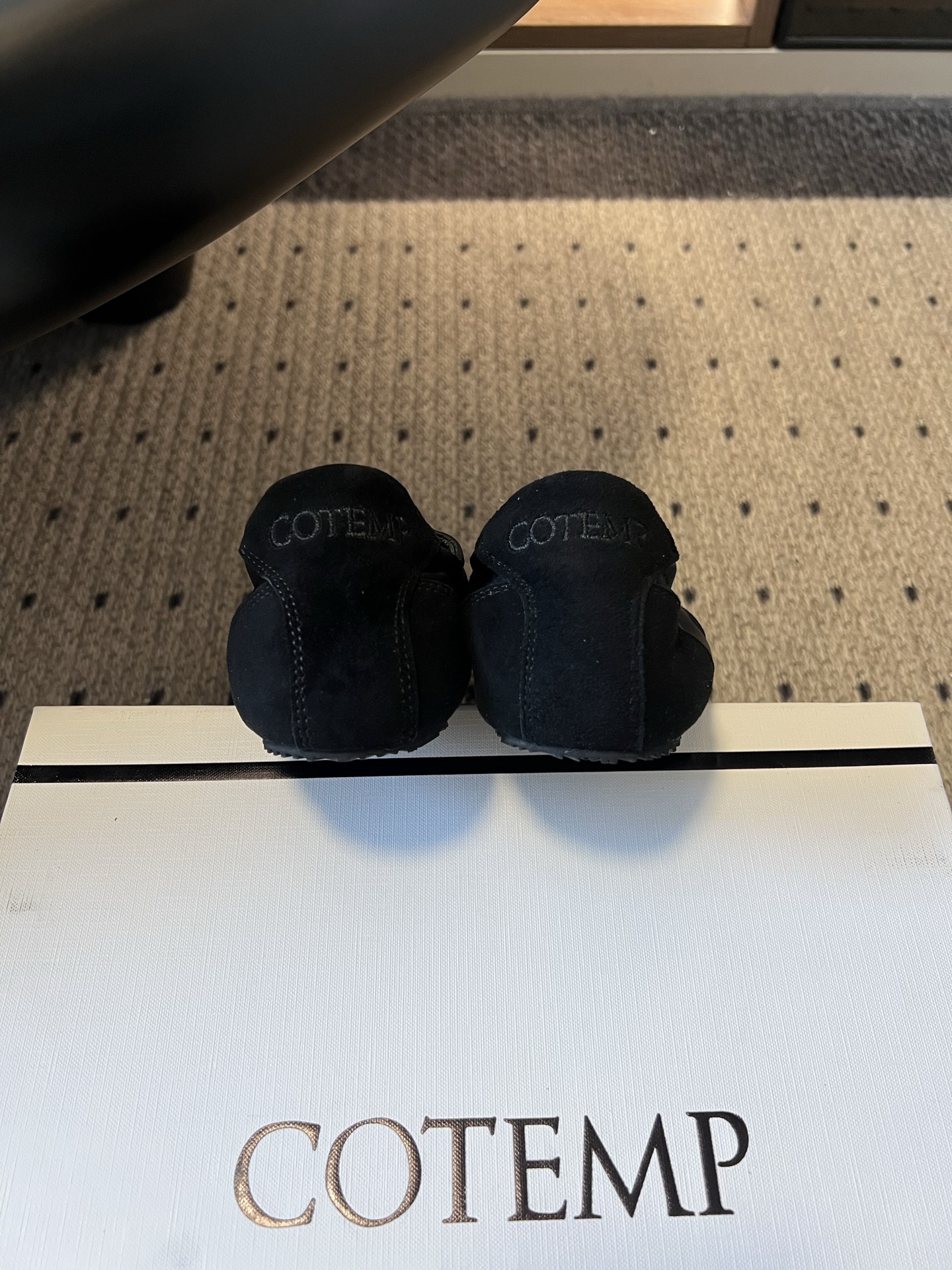 G102 COTEM* 26ss夏季新款褶皱绸缎一脚蹬薄底休闲 德训鞋自带松弛复古文艺氛围感的懒人德训鞋,软乎乎绒面搭配 G102 COTEM* 26ss夏季新款褶皱绸缎一脚蹬薄底休闲 德训鞋自带松弛复古文艺氛围感的懒人德训鞋,软乎乎绒面搭配
