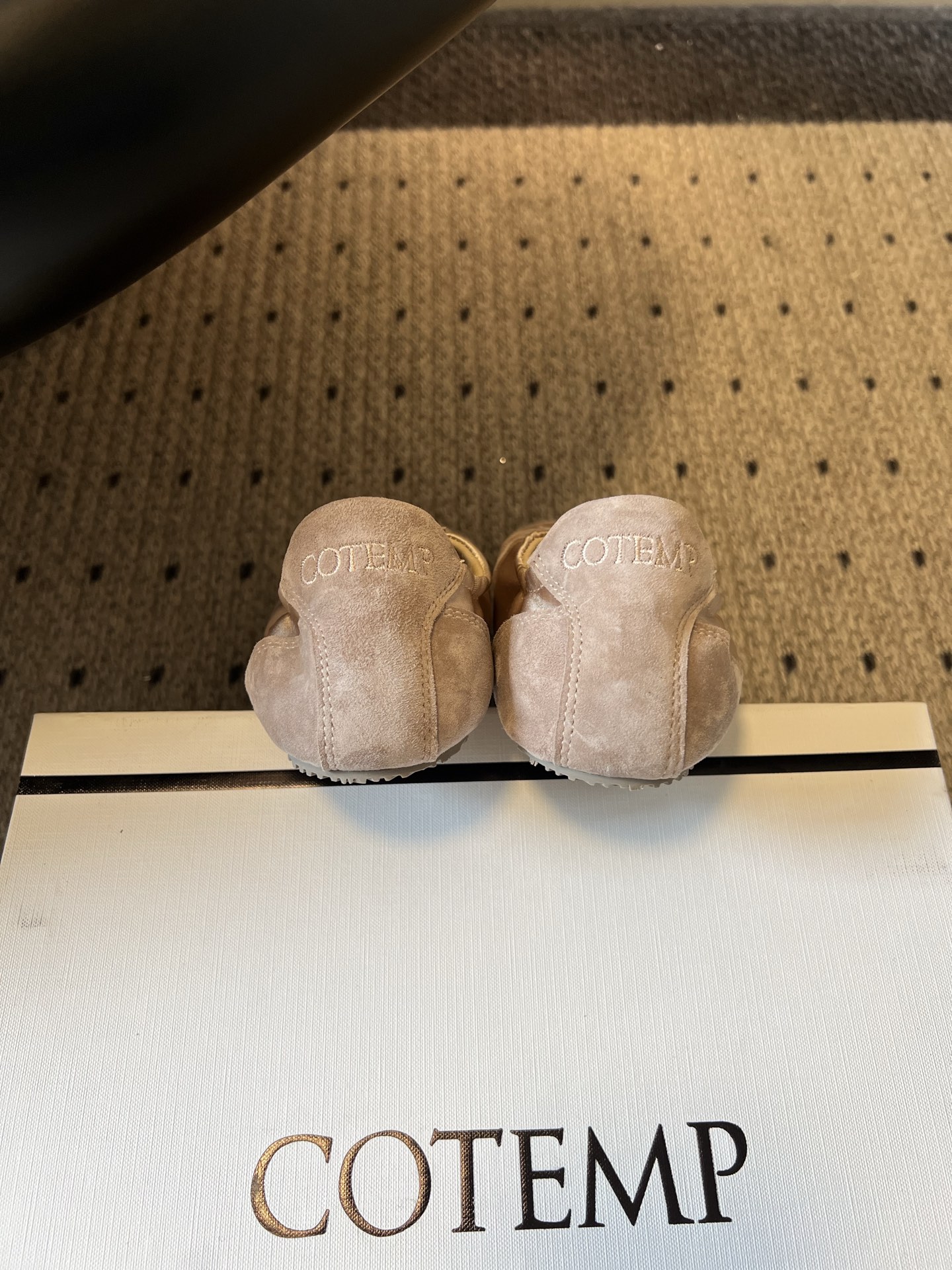 G102 COTEM* 26ss夏季新款褶皱绸缎一脚蹬薄底休闲 德训鞋自带松弛复古文艺氛围感的懒人德训鞋,软乎乎绒面搭配 G102 COTEM* 26ss夏季新款褶皱绸缎一脚蹬薄底休闲 德训鞋自带松弛复古文艺氛围感的懒人德训鞋,软乎乎绒面搭配