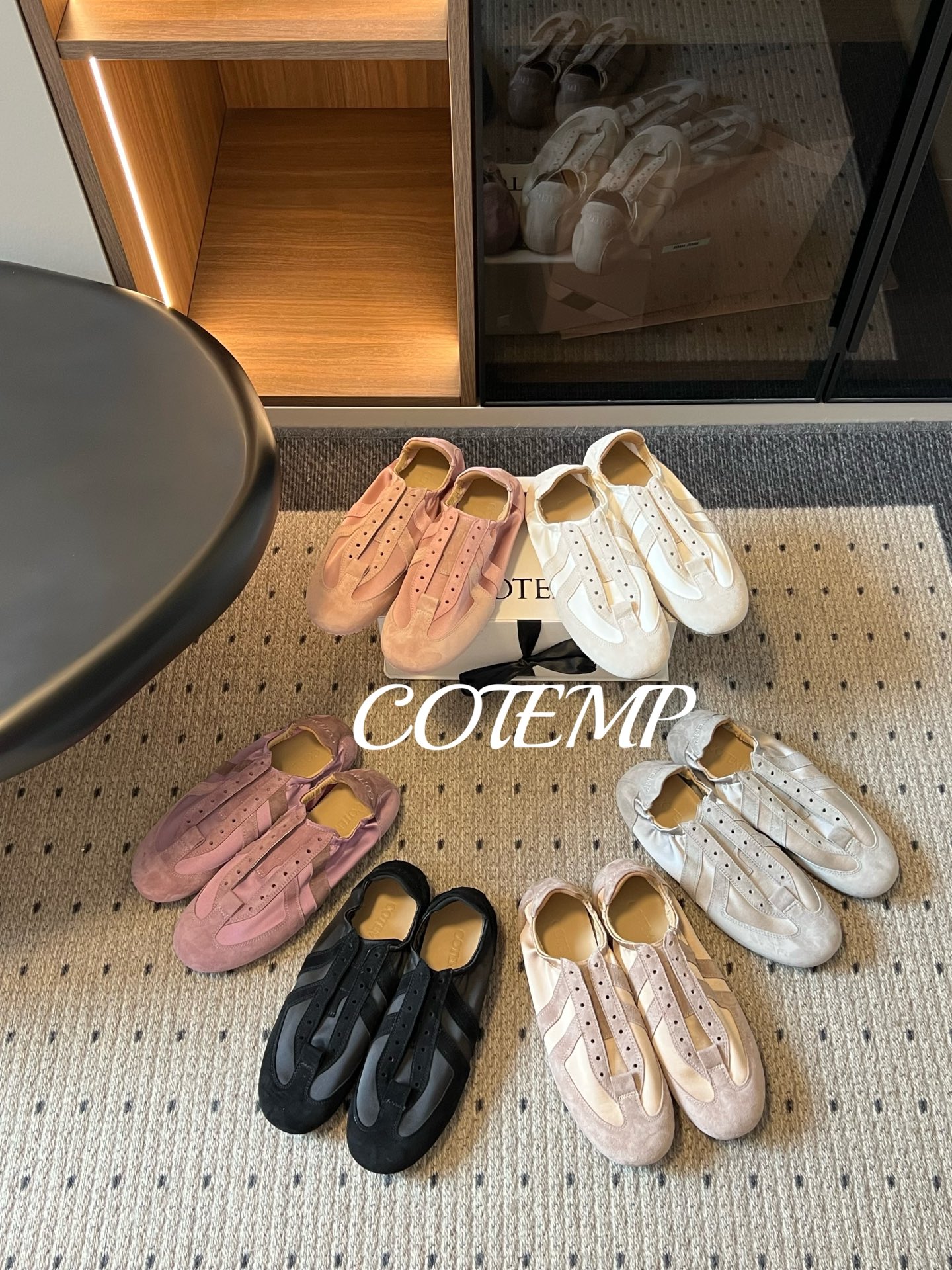 G102 COTEM* 26ss夏季新款褶皱绸缎一脚蹬薄底休闲 德训鞋自带松弛复古文艺氛围感的懒人德训鞋，软乎乎绒面搭配