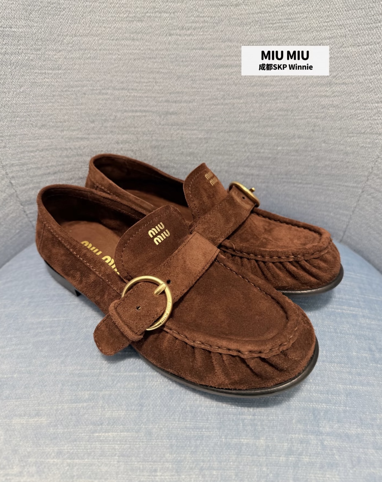 G304Miu Mi*26ss新款擦色乐福鞋 自带复古贵气氛围感的乐福单鞋,圆润鞋头搭配鞋身褶皱设计,复古金属圆环搭扣点 G304Miu Mi*26ss新款擦色乐福鞋 自带复古贵气氛围感的乐福单鞋,圆润鞋头搭配鞋身褶皱设计,复古金属圆环搭扣点