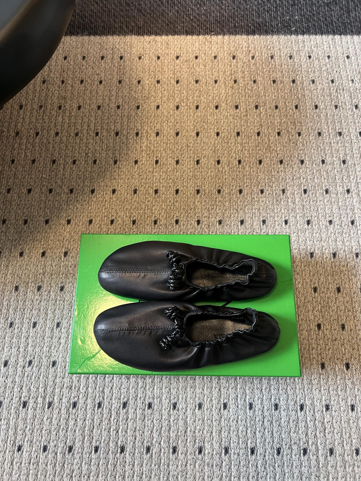 BOTTEGA VENETA Black Gathered Ballet Flats