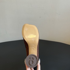 G077顶级品质Maison Margiel新款粗跟拉链短靴 自带清冷复古高级氛围感,简约鞋型格调出众,圆润鞋头包容脚型 G077顶级品质Maison Margiel新款粗跟拉链短靴 自带清冷复古高级氛围感,简约鞋型格调出众,圆润鞋头包容脚型