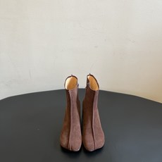 G077顶级品质Maison Margiel新款粗跟拉链短靴 自带清冷复古高级氛围感,简约鞋型格调出众,圆润鞋头包容脚型 G077顶级品质Maison Margiel新款粗跟拉链短靴 自带清冷复古高级氛围感,简约鞋型格调出众,圆润鞋头包容脚型