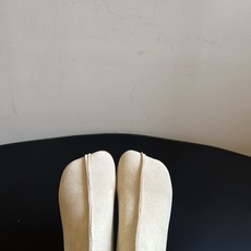 G077顶级品质Maison Margiel新款粗跟拉链短靴 自带清冷复古高级氛围感,简约鞋型格调出众,圆润鞋头包容脚型 G077顶级品质Maison Margiel新款粗跟拉链短靴 自带清冷复古高级氛围感,简约鞋型格调出众,圆润鞋头包容脚型