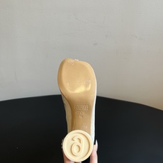 G077顶级品质Maison Margiel新款粗跟拉链短靴 自带清冷复古高级氛围感,简约鞋型格调出众,圆润鞋头包容脚型 G077顶级品质Maison Margiel新款粗跟拉链短靴 自带清冷复古高级氛围感,简约鞋型格调出众,圆润鞋头包容脚型