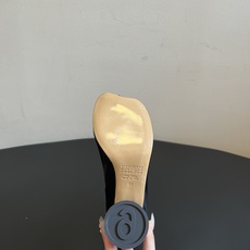 G077顶级品质Maison Margiel新款粗跟拉链短靴 自带清冷复古高级氛围感,简约鞋型格调出众,圆润鞋头包容脚型 G077顶级品质Maison Margiel新款粗跟拉链短靴 自带清冷复古高级氛围感,简约鞋型格调出众,圆润鞋头包容脚型