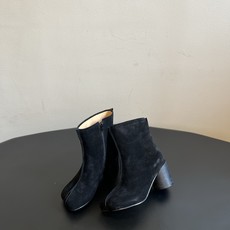 G077顶级品质Maison Margiel新款粗跟拉链短靴 自带清冷复古高级氛围感,简约鞋型格调出众,圆润鞋头包容脚型 G077顶级品质Maison Margiel新款粗跟拉链短靴 自带清冷复古高级氛围感,简约鞋型格调出众,圆润鞋头包容脚型