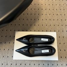 TOTEM*26ss早秋新款金属扣尖头低跟单鞋 自带清冷轻奢高级氛围感,利落尖头拉长脚型,鞋头金属扣点缀细节,浅口版型展 TOTEM*26ss早秋新款金属扣尖头低跟单鞋 自带清冷轻奢高级氛围感,利落尖头拉长脚型,鞋头金属扣点缀细节,浅口版型展