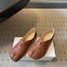 G012i顶级品质Maison Margiel*26ss早秋新款分趾玛丽珍平底单鞋 自带复古氛围感,经典分趾鞋型搭配一字 G012i顶级品质Maison Margiel*26ss早秋新款分趾玛丽珍平底单鞋 自带复古氛围感,经典分趾鞋型搭配一字