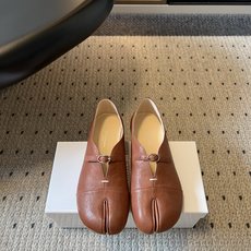 G012i顶级品质Maison Margiel*26ss早秋新款分趾玛丽珍平底单鞋 自带复古氛围感,经典分趾鞋型搭配一字 G012i顶级品质Maison Margiel*26ss早秋新款分趾玛丽珍平底单鞋 自带复古氛围感,经典分趾鞋型搭配一字