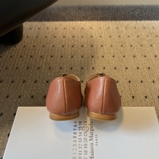 G012i顶级品质Maison Margiel*26ss早秋新款分趾玛丽珍平底单鞋 自带复古氛围感,经典分趾鞋型搭配一字 G012i顶级品质Maison Margiel*26ss早秋新款分趾玛丽珍平底单鞋 自带复古氛围感,经典分趾鞋型搭配一字