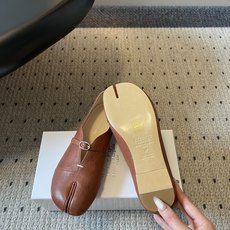 G012i顶级品质Maison Margiel*26ss早秋新款分趾玛丽珍平底单鞋 自带复古氛围感,经典分趾鞋型搭配一字 G012i顶级品质Maison Margiel*26ss早秋新款分趾玛丽珍平底单鞋 自带复古氛围感,经典分趾鞋型搭配一字