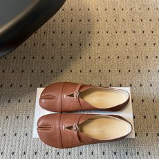 G012i顶级品质Maison Margiel*26ss早秋新款分趾玛丽珍平底单鞋 自带复古氛围感,经典分趾鞋型搭配一字 G012i顶级品质Maison Margiel*26ss早秋新款分趾玛丽珍平底单鞋 自带复古氛围感,经典分趾鞋型搭配一字