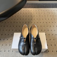 G012i顶级品质Maison Margiel*26ss早秋新款分趾玛丽珍平底单鞋 自带复古氛围感,经典分趾鞋型搭配一字 G012i顶级品质Maison Margiel*26ss早秋新款分趾玛丽珍平底单鞋 自带复古氛围感,经典分趾鞋型搭配一字