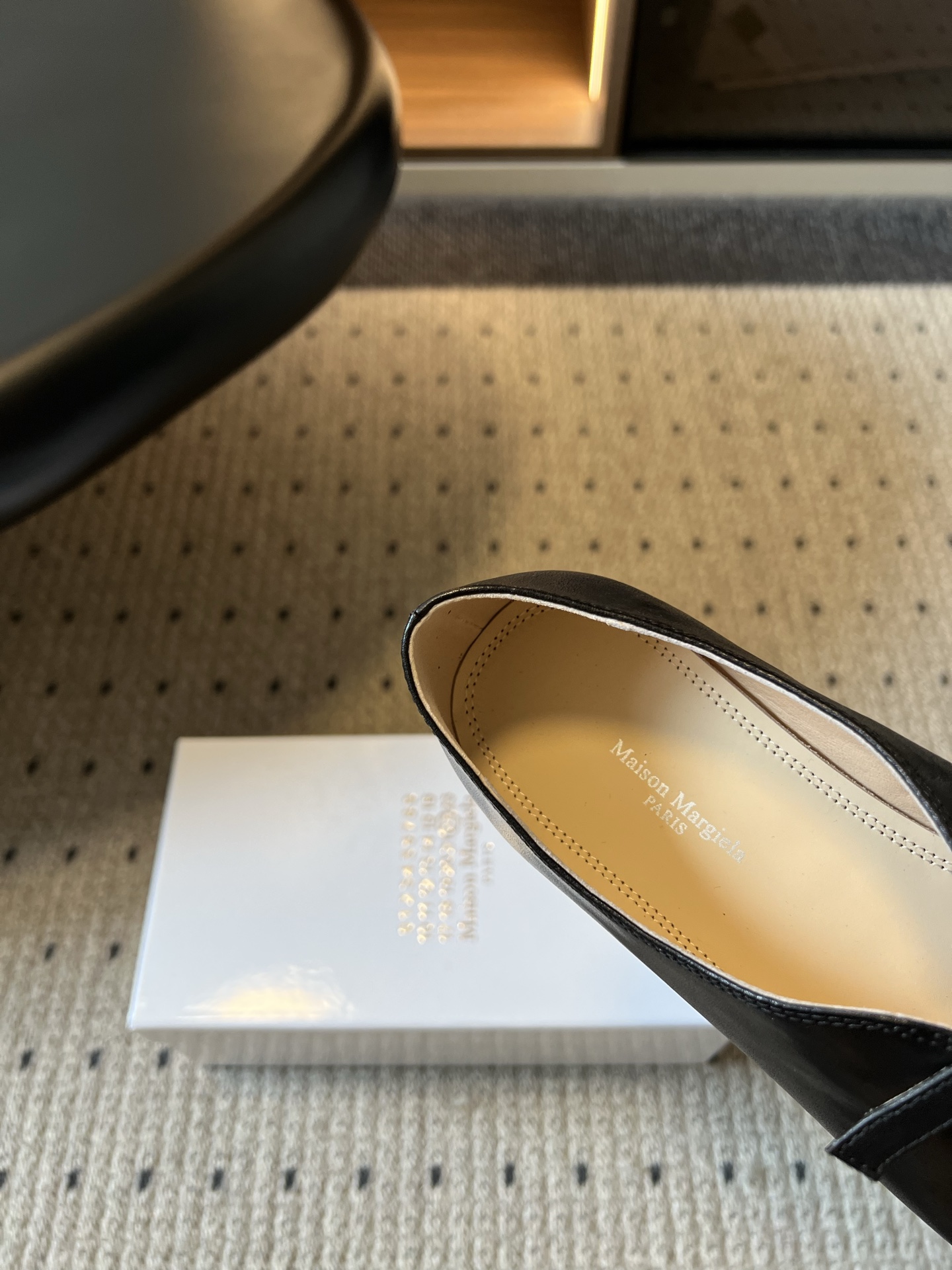 G012i顶级品质Maison Margiel*26ss早秋新款分趾玛丽珍平底单鞋 自带复古氛围感，经典分趾鞋型搭配一字