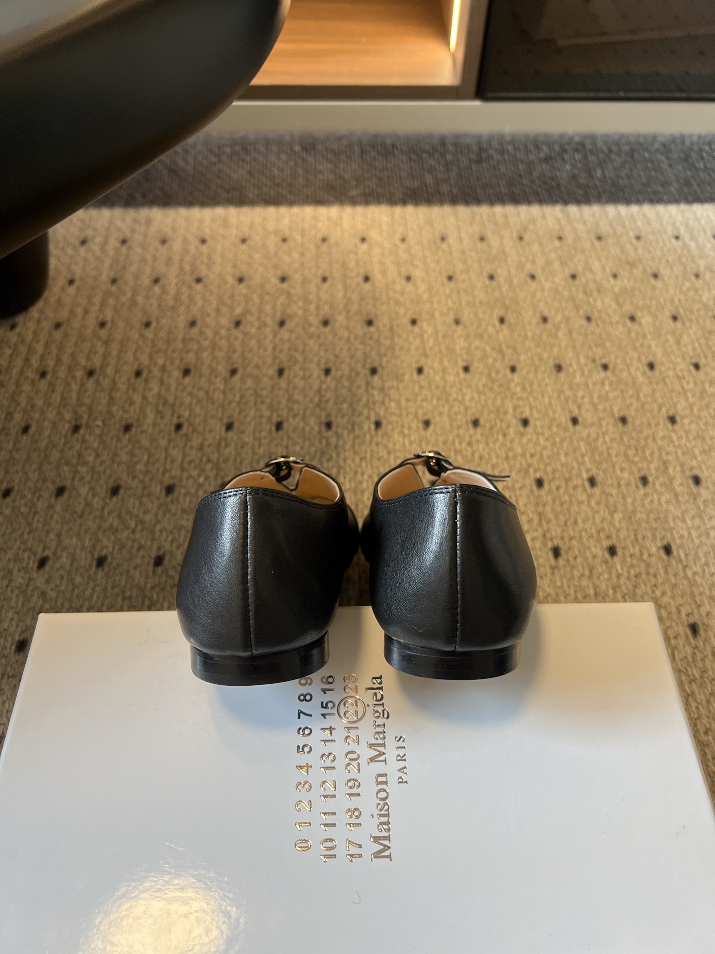 G012i顶级品质Maison Margiel*26ss早秋新款分趾玛丽珍平底单鞋 自带复古氛围感，经典分趾鞋型搭配一字