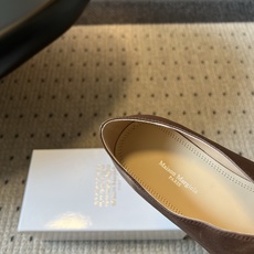 G012i顶级品质Maison Margiel*26ss早秋新款分趾玛丽珍平底单鞋 自带复古氛围感,经典分趾鞋型搭配一字 G012i顶级品质Maison Margiel*26ss早秋新款分趾玛丽珍平底单鞋 自带复古氛围感,经典分趾鞋型搭配一字
