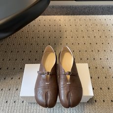 G012i顶级品质Maison Margiel*26ss早秋新款分趾玛丽珍平底单鞋 自带复古氛围感,经典分趾鞋型搭配一字 G012i顶级品质Maison Margiel*26ss早秋新款分趾玛丽珍平底单鞋 自带复古氛围感,经典分趾鞋型搭配一字