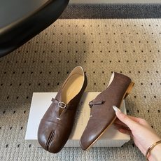 G012i顶级品质Maison Margiel*26ss早秋新款分趾玛丽珍平底单鞋 自带复古氛围感,经典分趾鞋型搭配一字 G012i顶级品质Maison Margiel*26ss早秋新款分趾玛丽珍平底单鞋 自带复古氛围感,经典分趾鞋型搭配一字