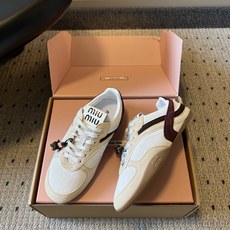Miu Mi*26ss早秋新款复古拼色德训鞋 自带温柔复古的松弛氛围感,不同材质拼接打造层次质感,小巧流苏配饰点缀鞋带, Miu Mi*26ss早秋新款复古拼色德训鞋 自带温柔复古的松弛氛围感,不同材质拼接打造层次质感,小巧流苏配饰点缀鞋带,