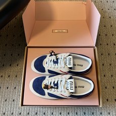 Miu Mi*26ss早秋新款复古拼色德训鞋 自带温柔复古的松弛氛围感,不同材质拼接打造层次质感,小巧流苏配饰点缀鞋带, Miu Mi*26ss早秋新款复古拼色德训鞋 自带温柔复古的松弛氛围感,不同材质拼接打造层次质感,小巧流苏配饰点缀鞋带,