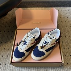 Miu Mi*26ss早秋新款复古拼色德训鞋 自带温柔复古的松弛氛围感,不同材质拼接打造层次质感,小巧流苏配饰点缀鞋带, Miu Mi*26ss早秋新款复古拼色德训鞋 自带温柔复古的松弛氛围感,不同材质拼接打造层次质感,小巧流苏配饰点缀鞋带,
